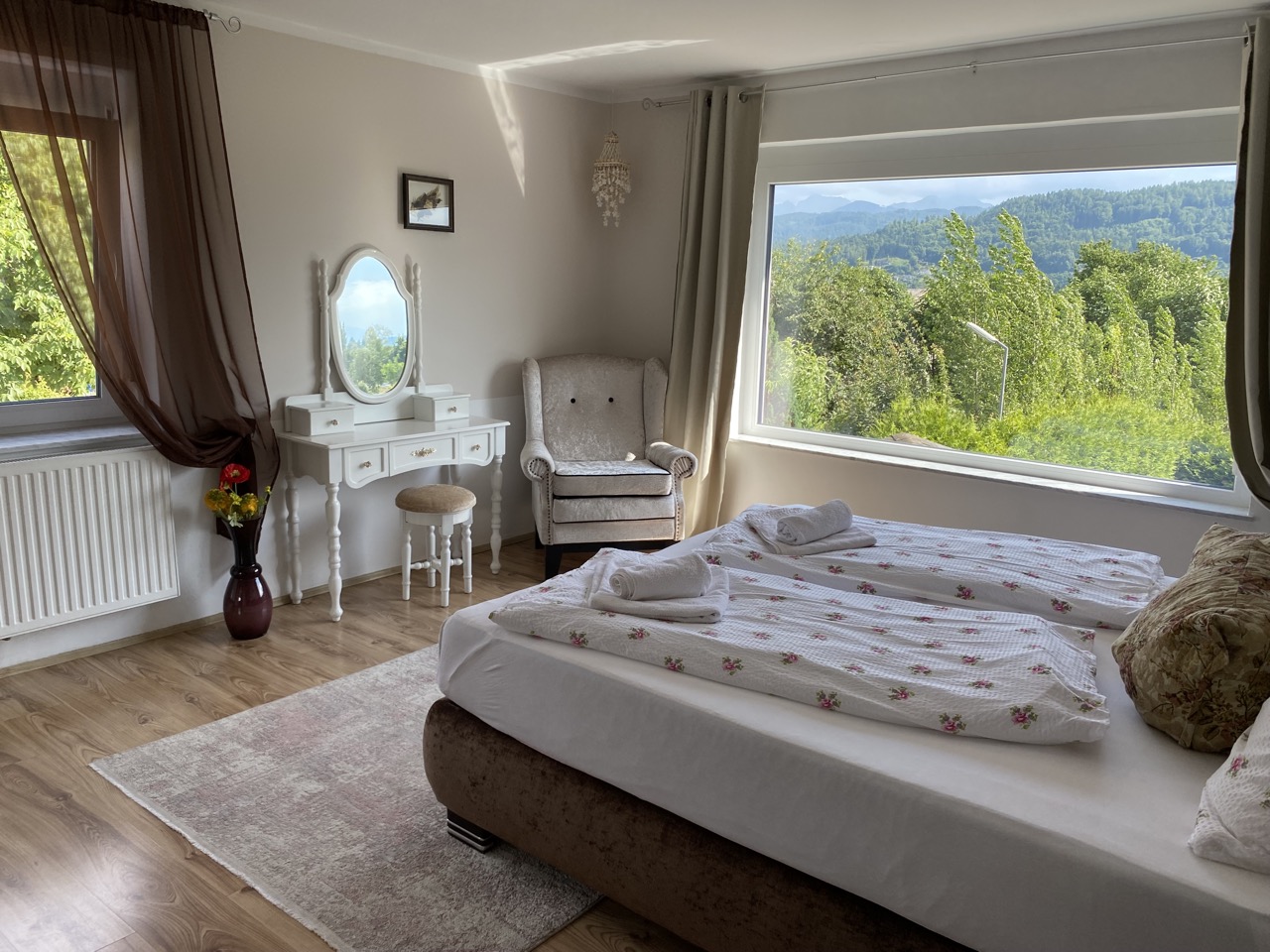 Apartment 4 - Bedroom South