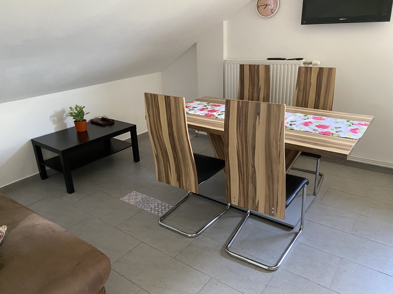 Apartment 5 - kitchen with couch