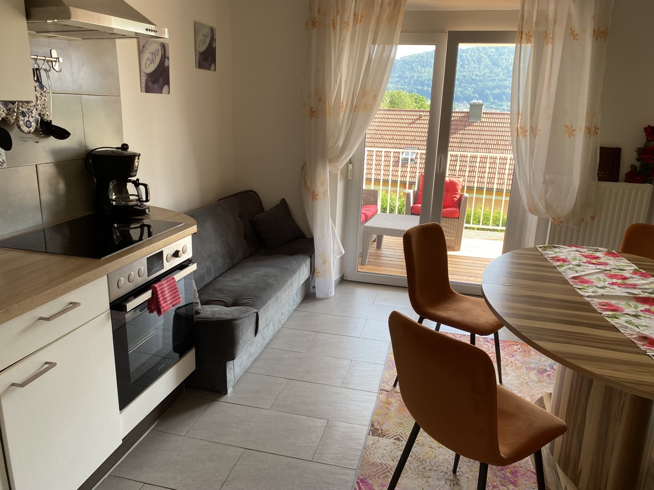 Apartment 3 - K&uuml;che mit Couch